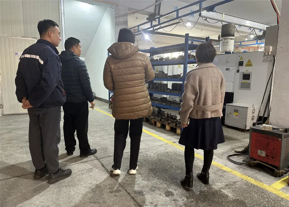 Khách hàng Hà Lan đã đến thăm nhà máy của chúng tôi